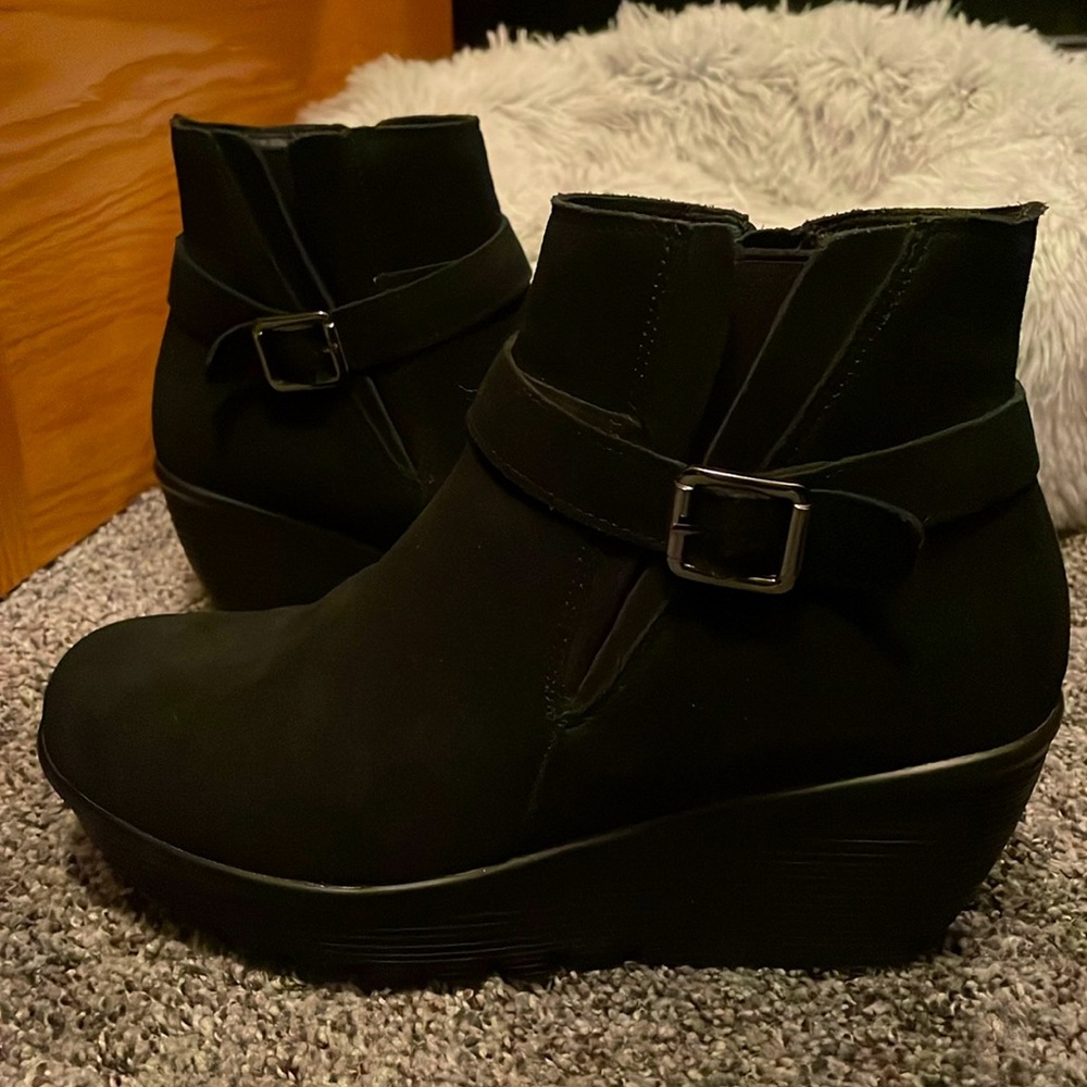 Skechers air cooled memory foam wedge booties